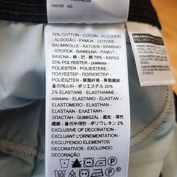 Levi's NWT Perfectly Shaping 512 Bootcut dark wash, 78% cotton jeans 24W - Picture 14 of 16